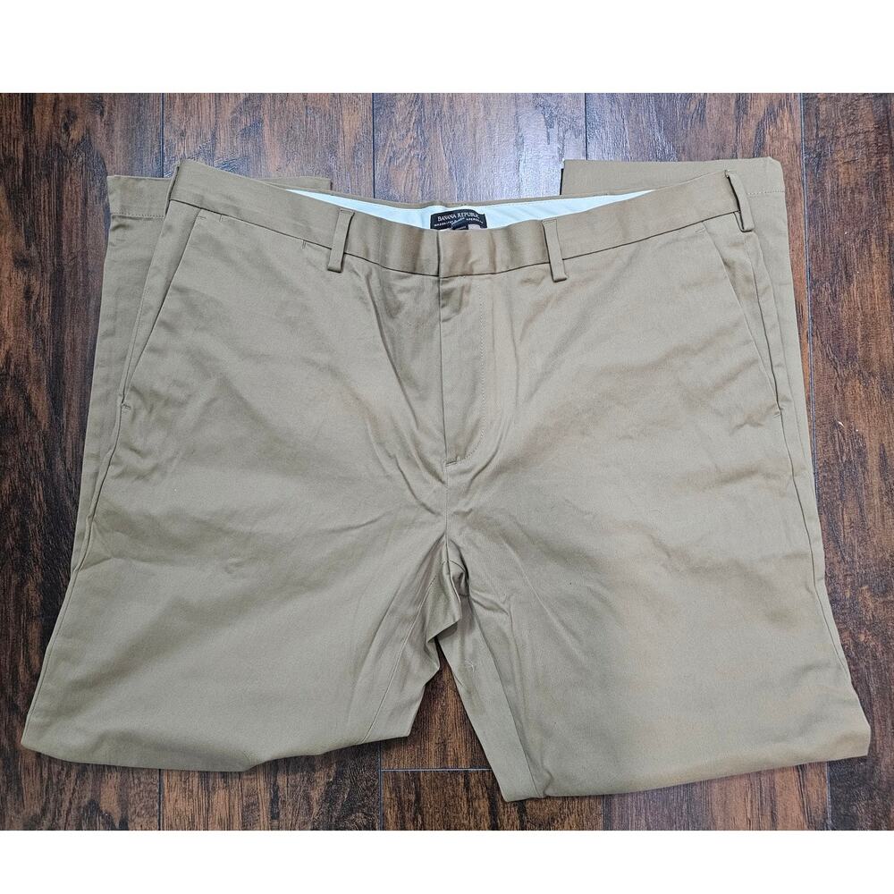 BANANA REPUBLIC KHAKI CHINOS PANTS SIZE 40X32 New